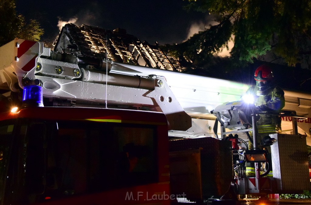 Grossfeuer Einfamilienhaus Siegburg Muehlengrabenstr P0588.JPG - Miklos Laubert